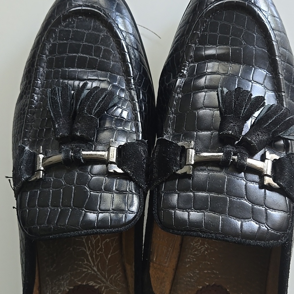 Men's Black Croc-Embossed Tassel Slip-On Loafers - Picture 2 of 6